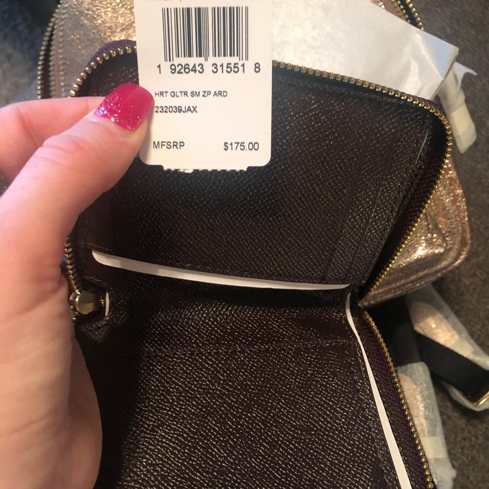 NWT Coach wallet 💋❤️ - Picture 4 of 4